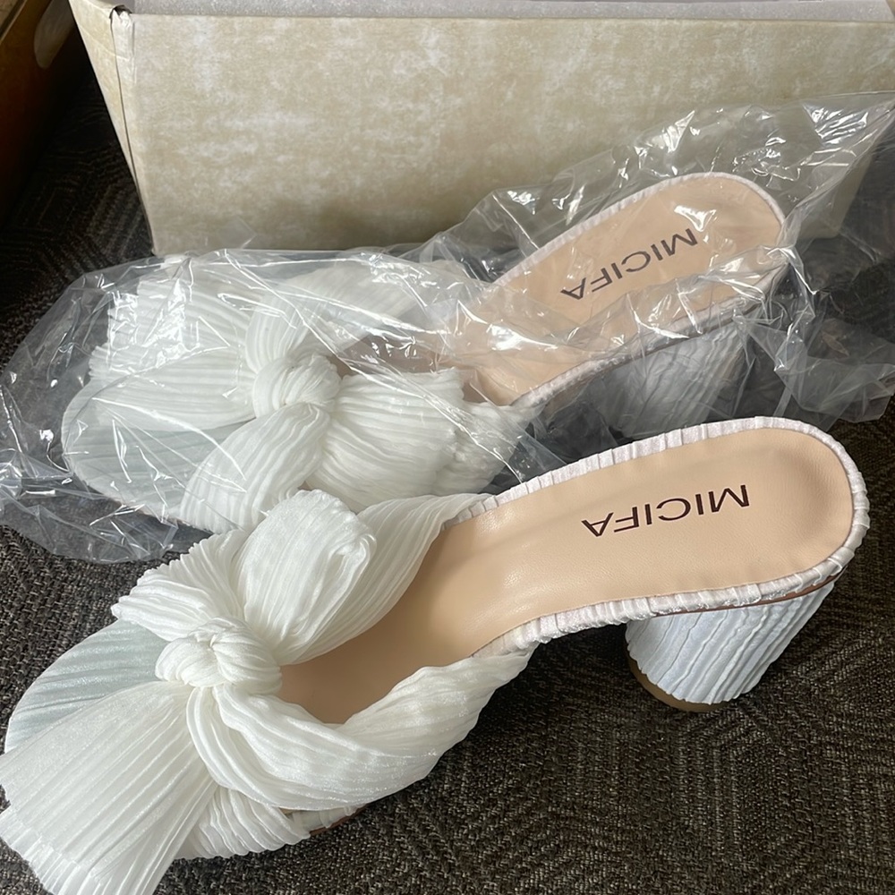 Brand new never worn Micifa White Pleated Bow heels